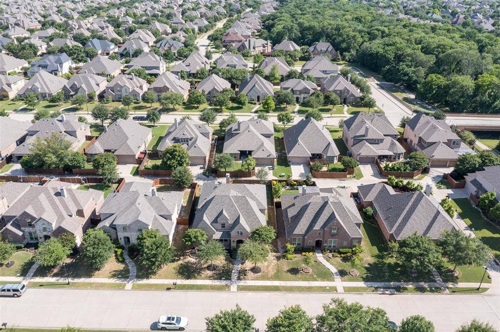 901 Clear Water Drive N, Allen, TX 75013 901 Clear Water Drive N, Allen, TX 75013