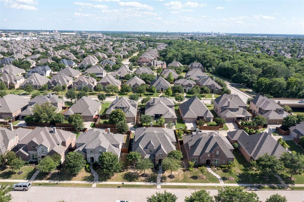 901 Clear Water Drive N, Allen, TX 75013 901 Clear Water Drive N, Allen, TX 75013