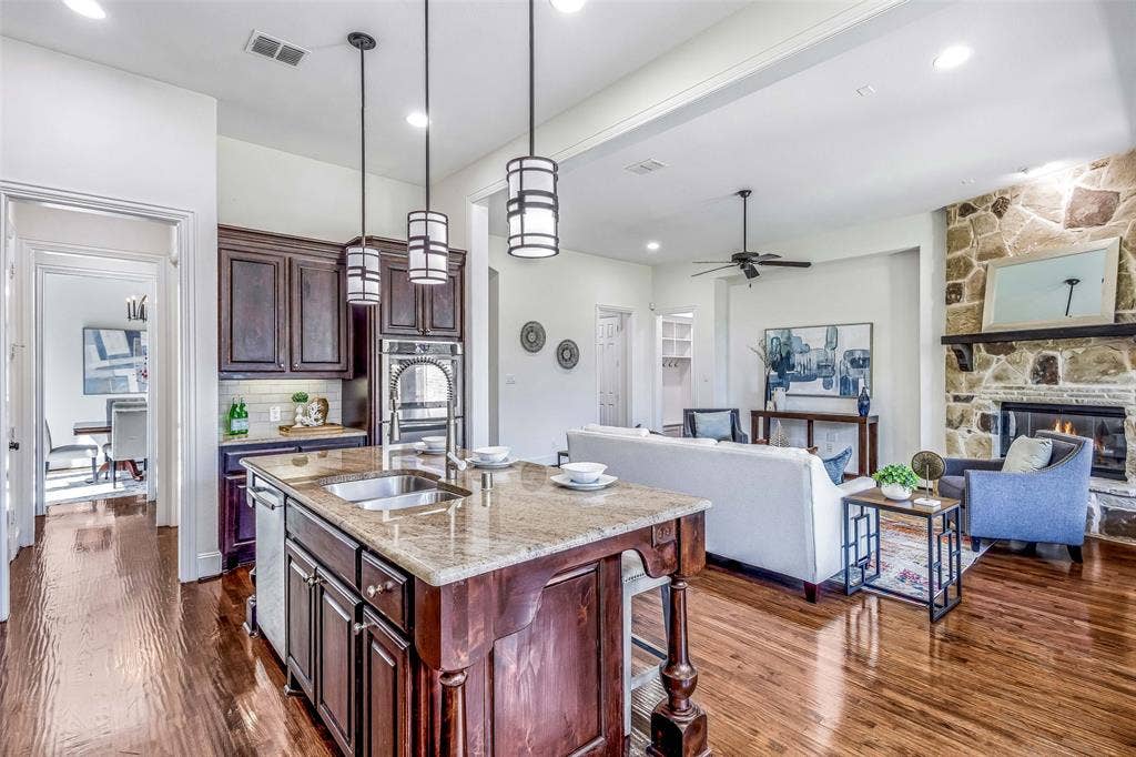 901 Clear Water Drive N, Allen, TX 75013 901 Clear Water Drive N, Allen, TX 75013