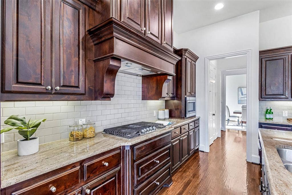 901 Clear Water Drive N, Allen, TX 75013 901 Clear Water Drive N, Allen, TX 75013