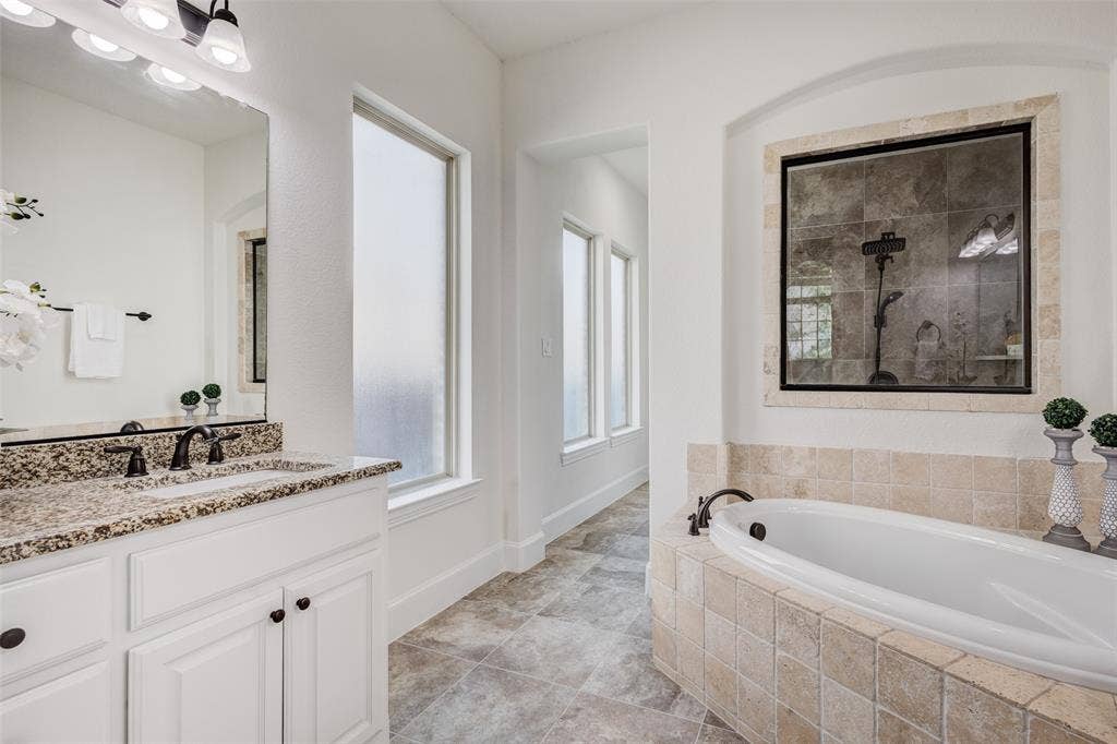 901 Clear Water Drive N, Allen, TX 75013 901 Clear Water Drive N, Allen, TX 75013
