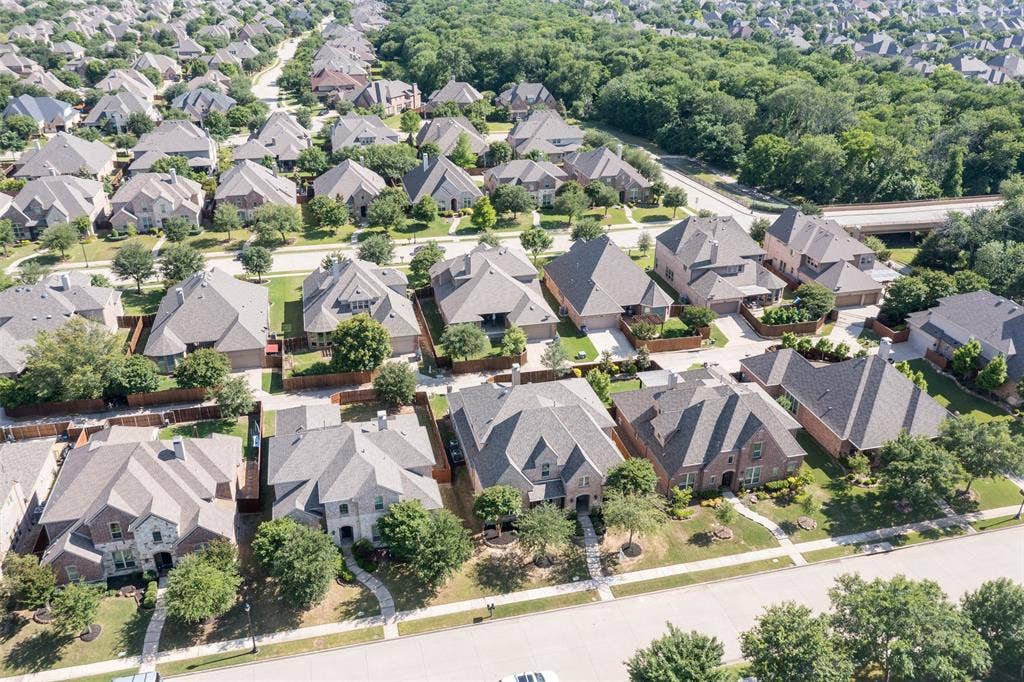 901 Clear Water Drive N, Allen, TX 75013 901 Clear Water Drive N, Allen, TX 75013