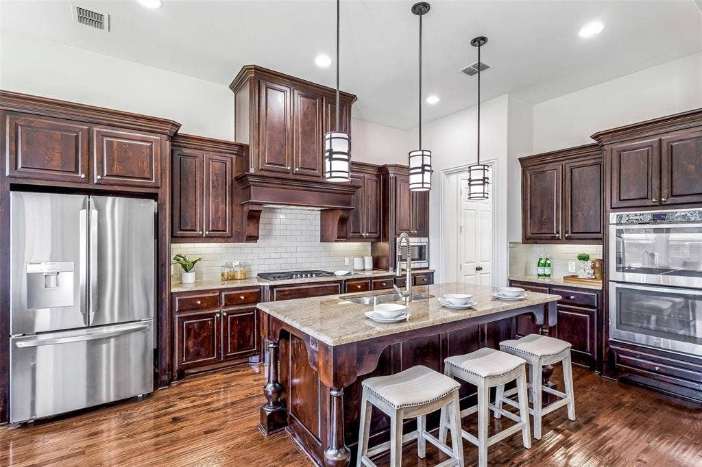 901 Clear Water Drive N, Allen, TX 75013 901 Clear Water Drive N, Allen, TX 75013