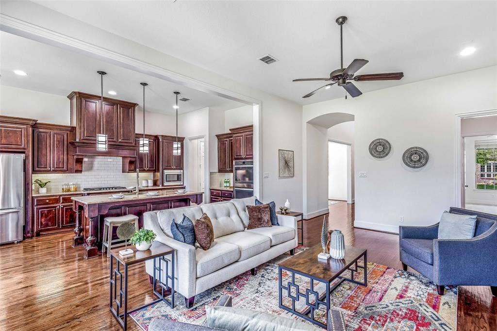 901 Clear Water Drive N, Allen, TX 75013 901 Clear Water Drive N, Allen, TX 75013