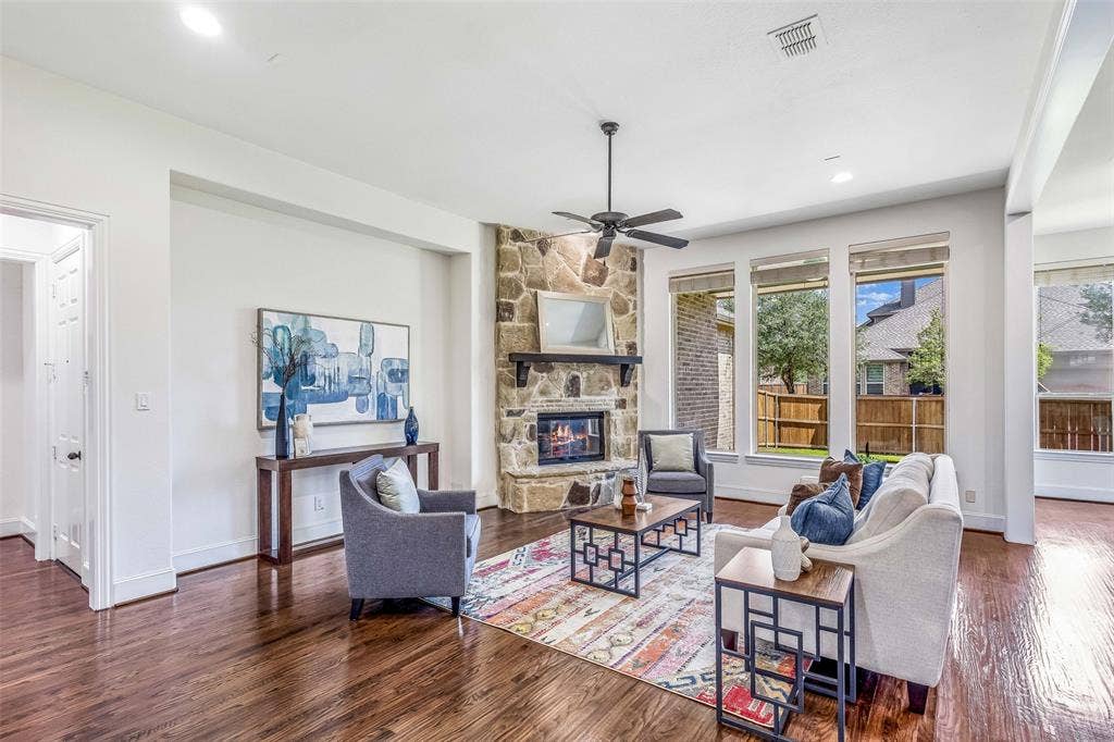 901 Clear Water Drive N, Allen, TX 75013 901 Clear Water Drive N, Allen, TX 75013