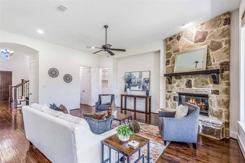 901 Clear Water Drive N, Allen, TX 75013 901 Clear Water Drive N, Allen, TX 75013