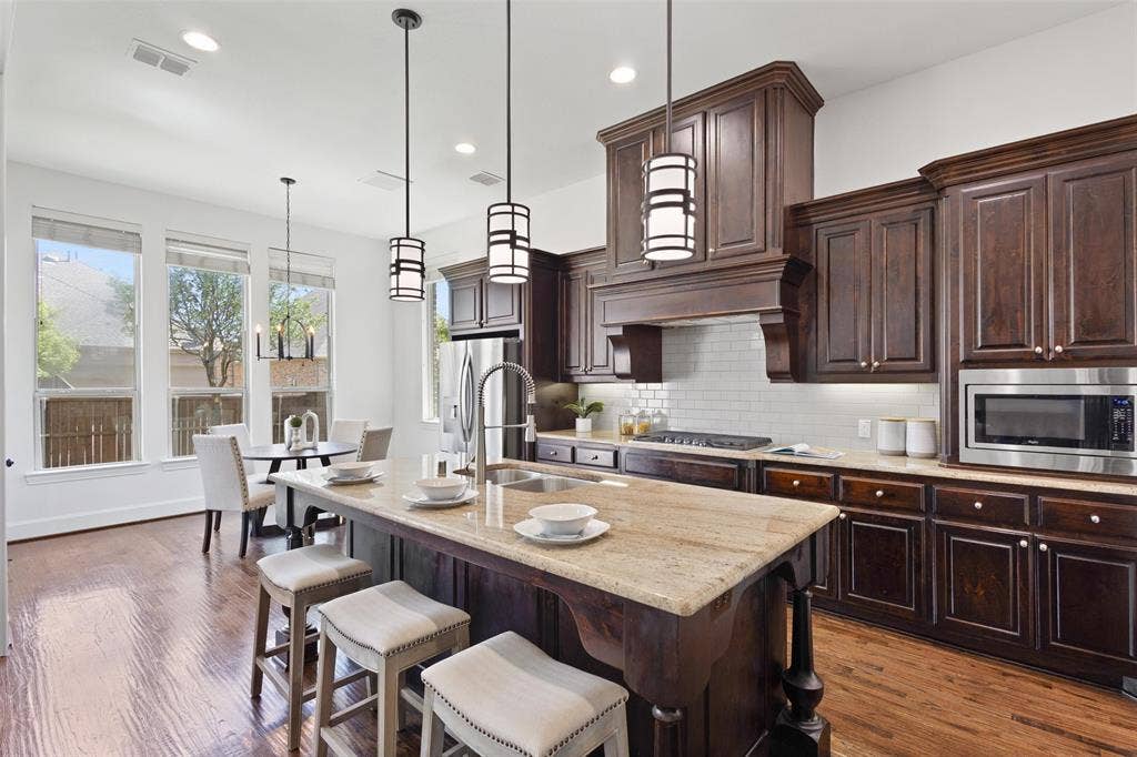 901 Clear Water Drive N, Allen, TX 75013 901 Clear Water Drive N, Allen, TX 75013