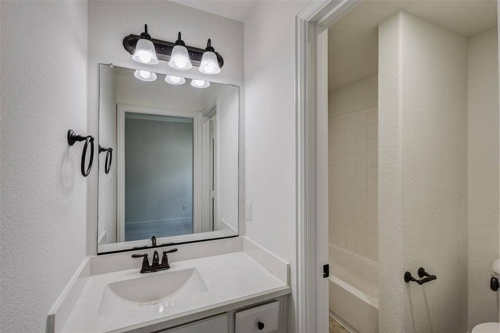 901 Clear Water Drive N, Allen, TX 75013 901 Clear Water Drive N, Allen, TX 75013