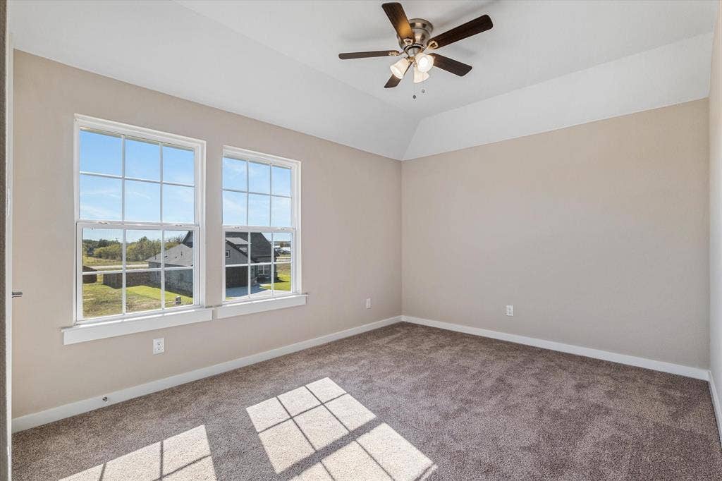Tray ceiling with a ceiling fan