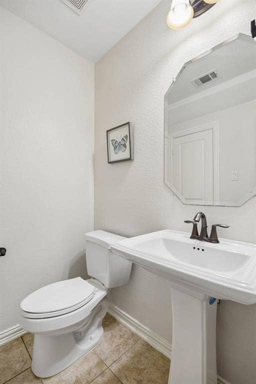 6685 Escena Boulevard, Irving, TX 75039 Half bath