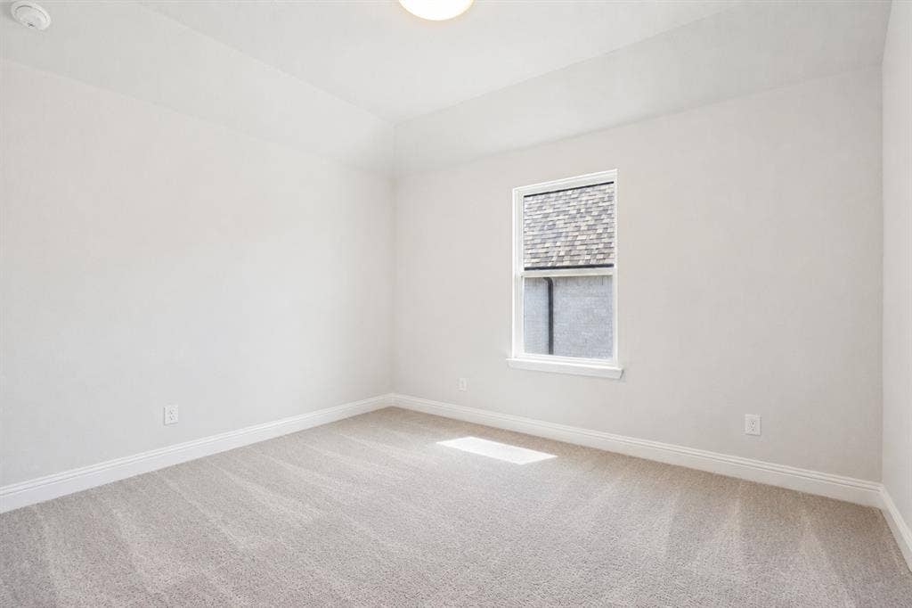 2902 Cremini Fls, Princeton, TX 75407 Neutral-toned carpet flooring