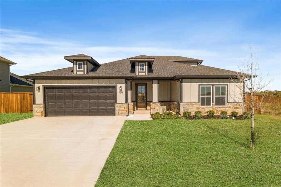 Property photo for 428 Cirrus Circle, Muenster, TX