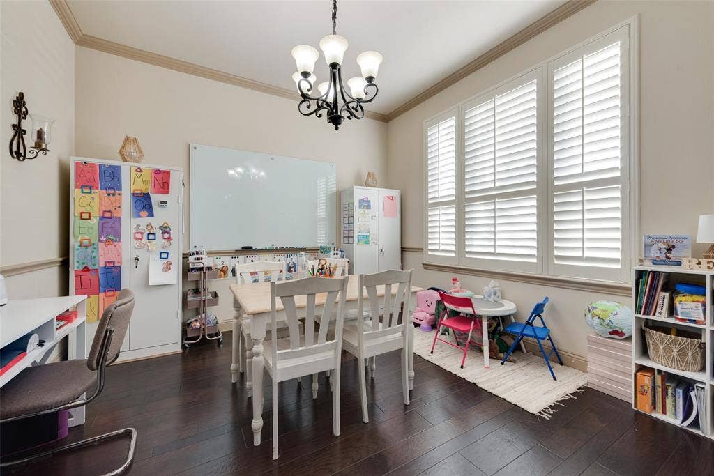 5056 Empire Way, Irving, TX 75038 Spacious with hardwood flooring