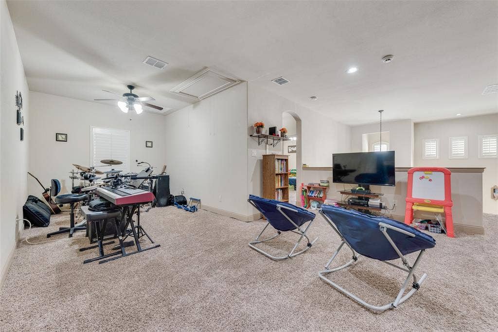 5056 Empire Way, Irving, TX 75038 Second living area great for family movie night