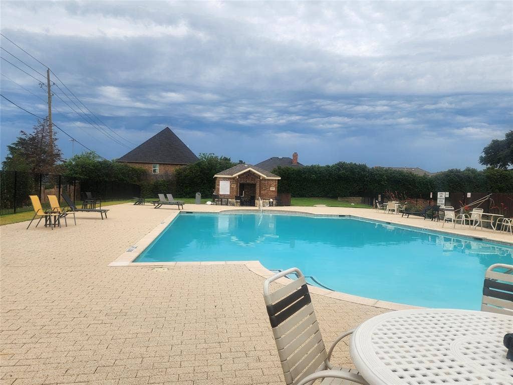 5056 Empire Way, Irving, TX 75038 Relaxing community pool
