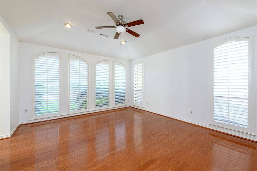 6025 Daven Oaks Drive, Dallas, TX 75248 6025 Daven Oaks Drive, Dallas, TX 75248