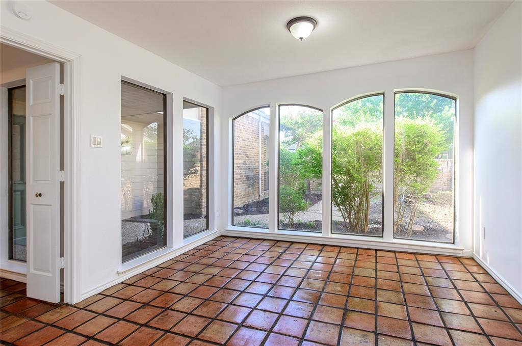 6025 Daven Oaks Drive, Dallas, TX 75248 6025 Daven Oaks Drive, Dallas, TX 75248