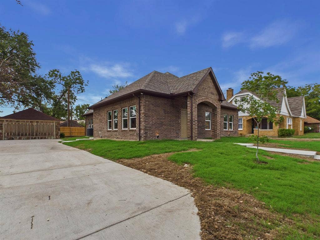948 Marion Avenue, Fort Worth, TX 76104