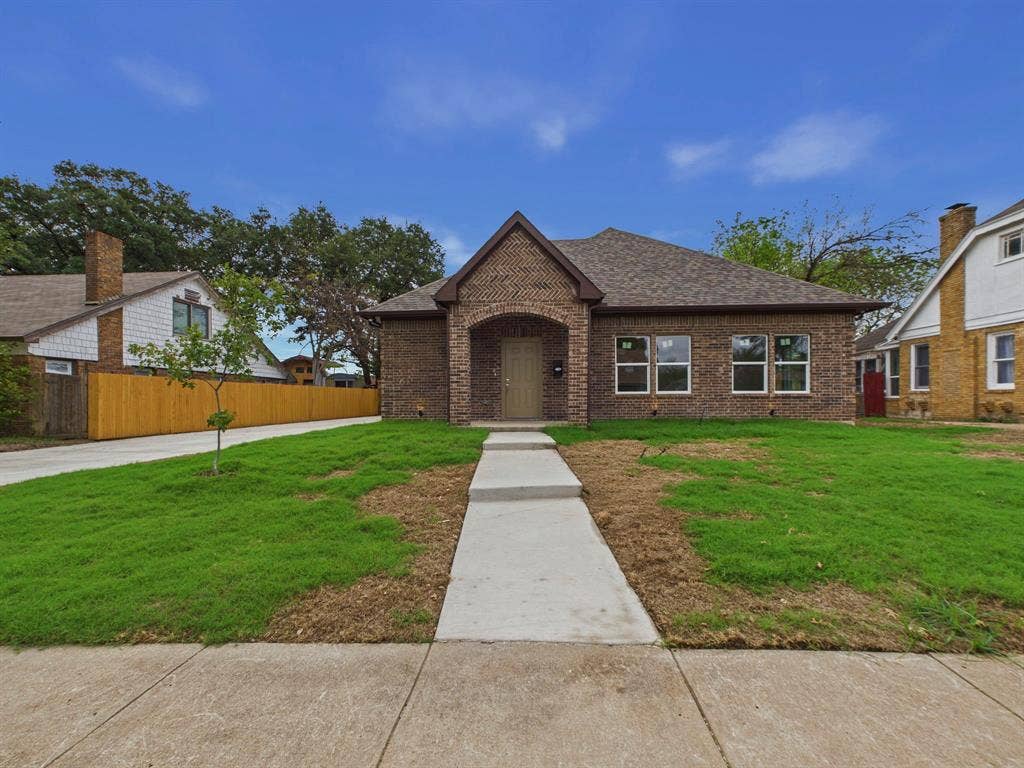 948 Marion Avenue, Fort Worth, TX 76104