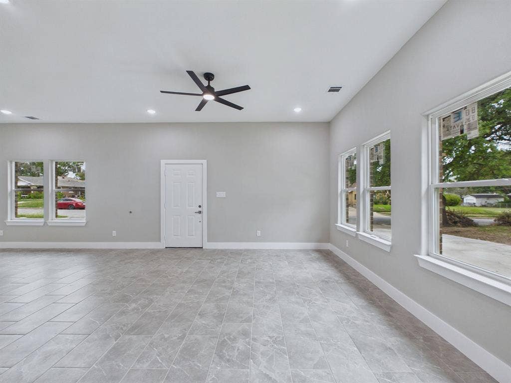 948 Marion Avenue, Fort Worth, TX 76104
