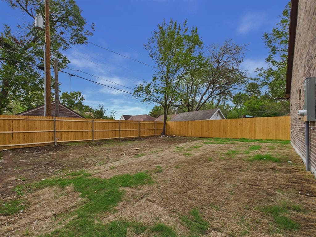 948 Marion Avenue, Fort Worth, TX 76104