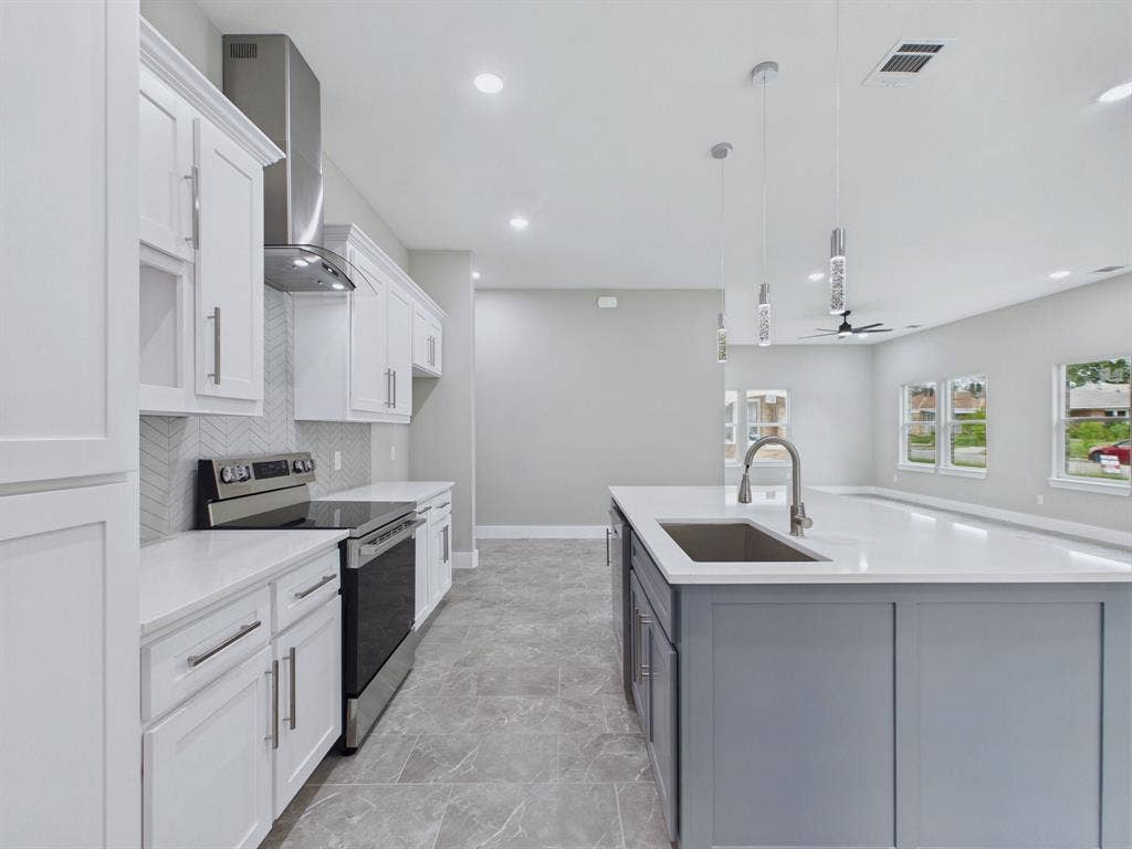 948 Marion Avenue, Fort Worth, TX 76104