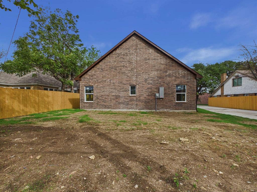 948 Marion Avenue, Fort Worth, TX 76104