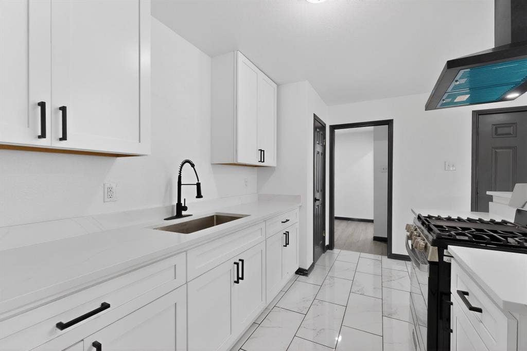 301 Stoneport Drive, Dallas, TX 75217 White shaker cabinetry with matte black hardware