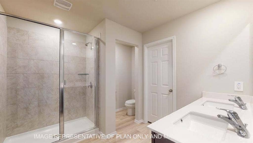10412 Altair Drive, Waco, TX 76708 Dual vanity with integrated sinks and chrome fixtures