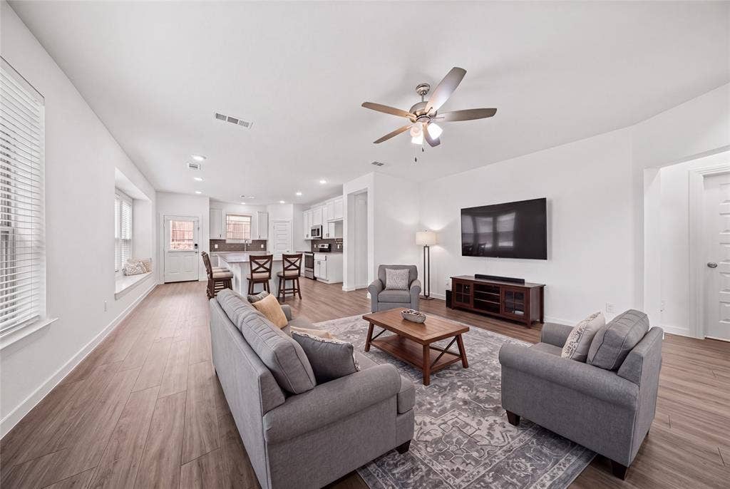 3955 Chesapeake Lane, Heartland, TX 75126 virtually Staged