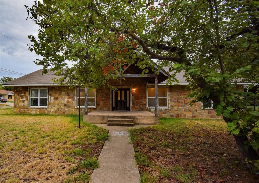 Property photo for 2363 W Denman, Stephenville, TX