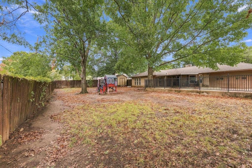 1908 Nancy Lea Drive, Bonham, TX 75418
