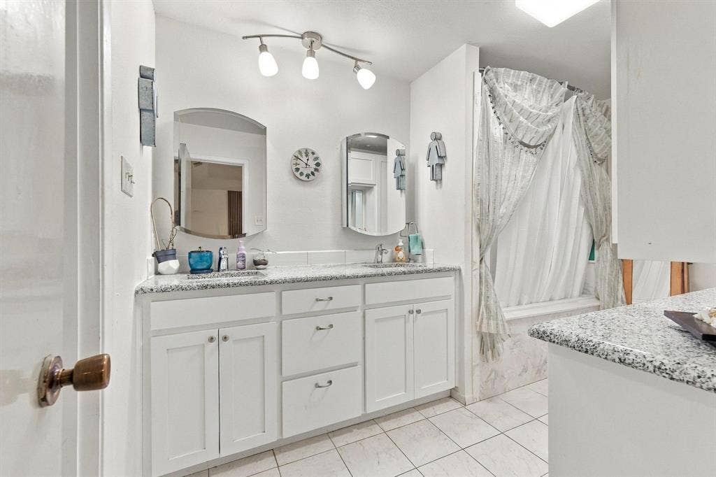 1908 Nancy Lea Drive, Bonham, TX 75418