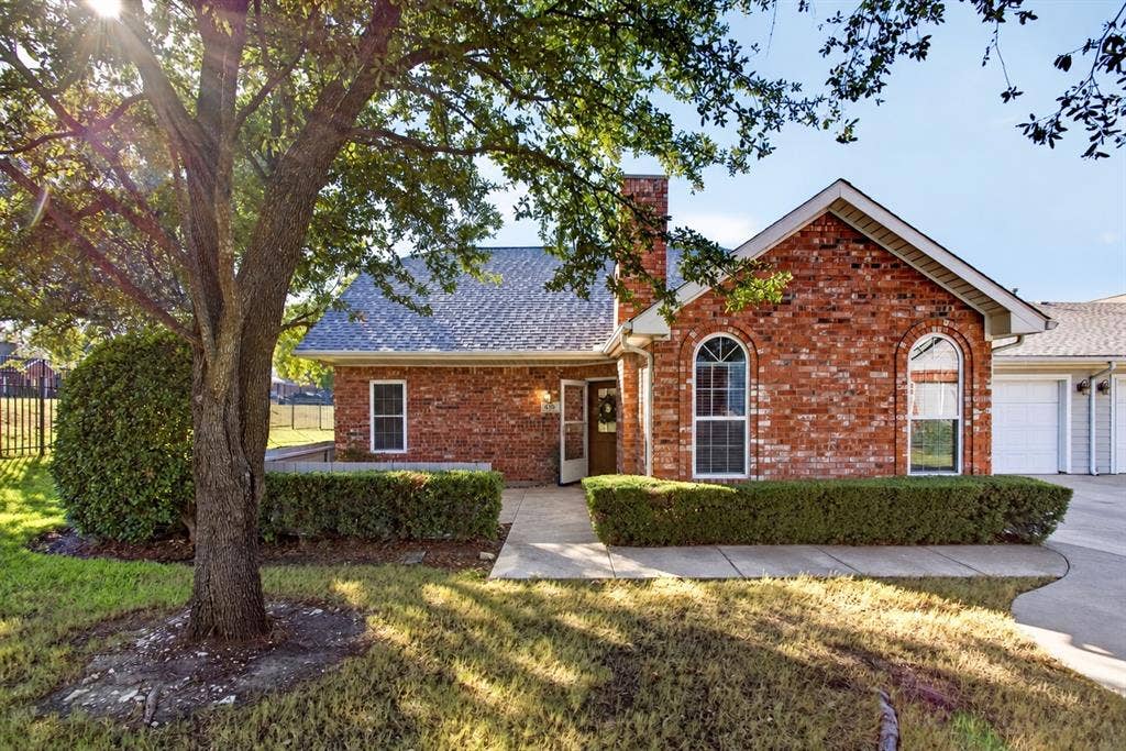 Welcome HOME to 6123 Welden Court in The Villas on the Bluff neighborhood!