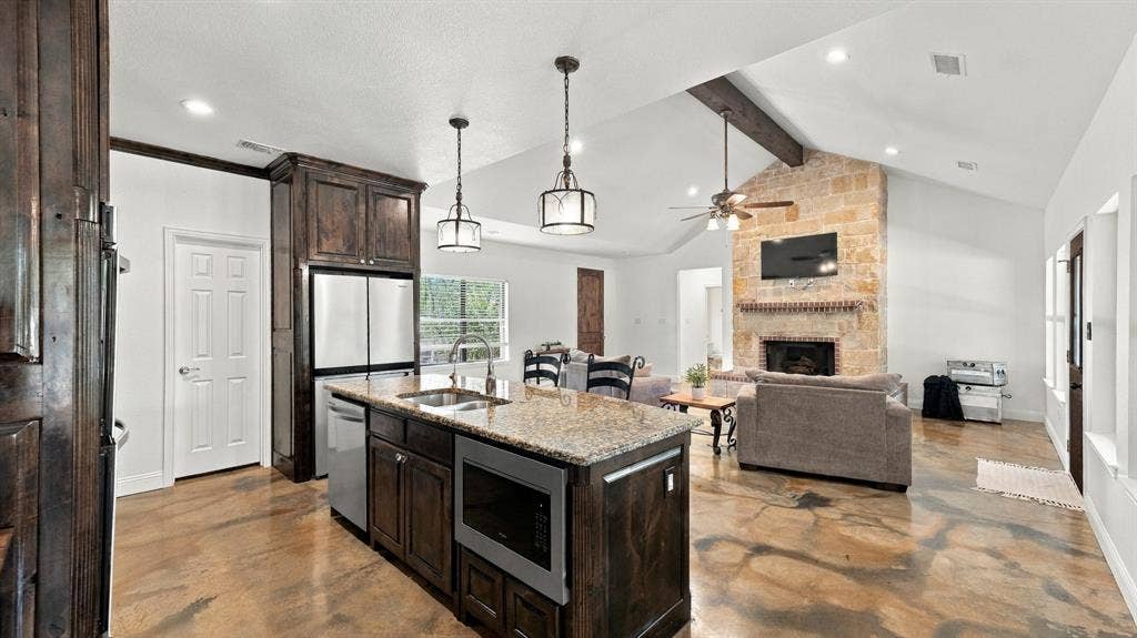1389 County Road 3591, Paradise, TX 76073