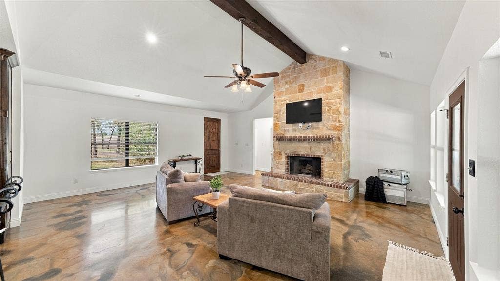 1389 County Road 3591, Paradise, TX 76073