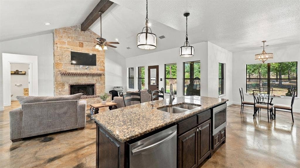 1389 County Road 3591, Paradise, TX 76073