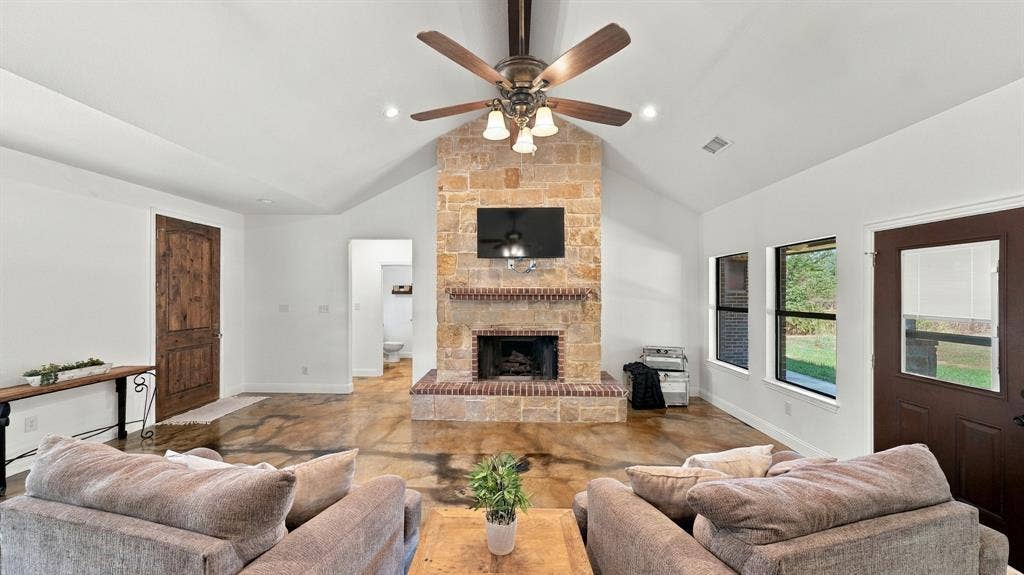 1389 County Road 3591, Paradise, TX 76073