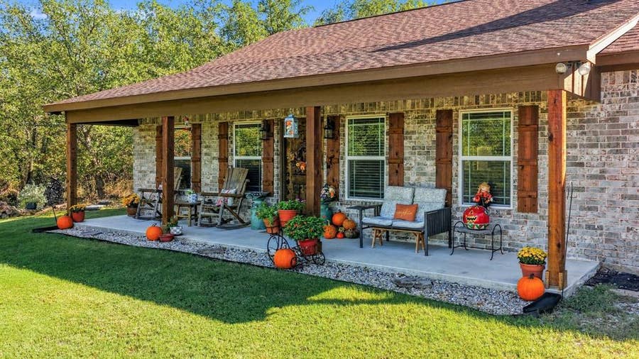 Property photo for 136 N Bronco Court, Springtown, TX