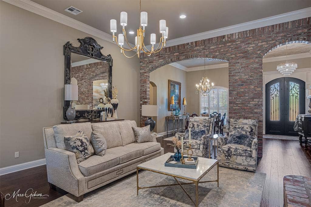 205 Summertree Court, Bossier City, LA 71111
