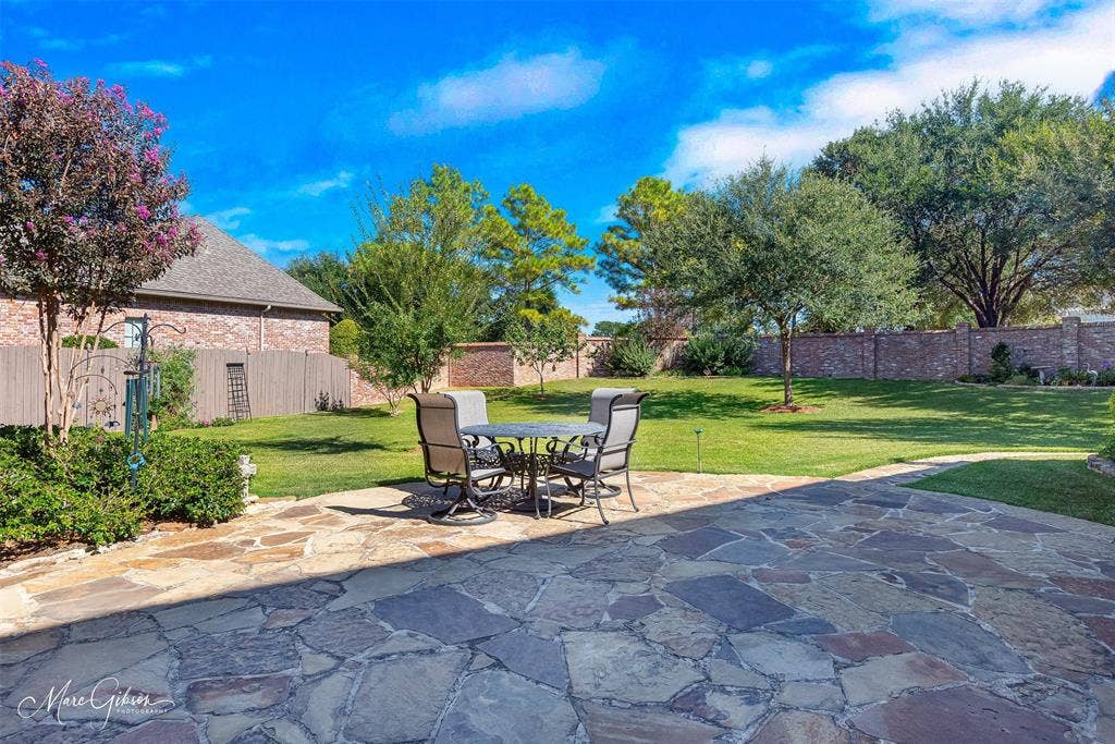 205 Summertree Court, Bossier City, LA 71111
