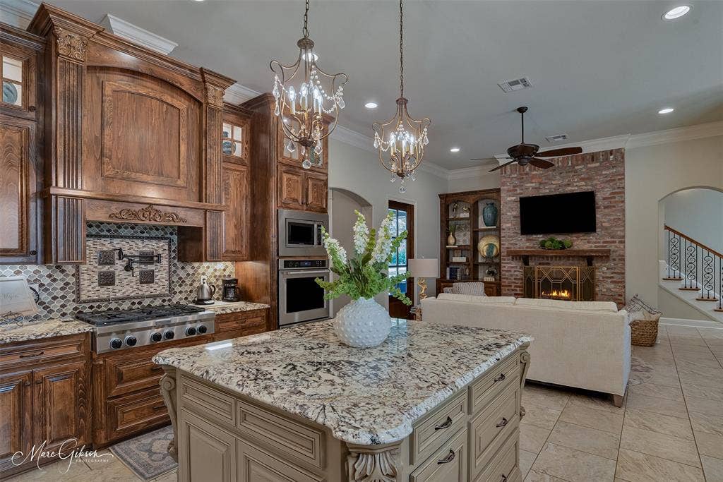 205 Summertree Court, Bossier City, LA 71111
