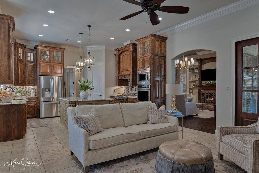 205 Summertree Court, Bossier City, LA 71111