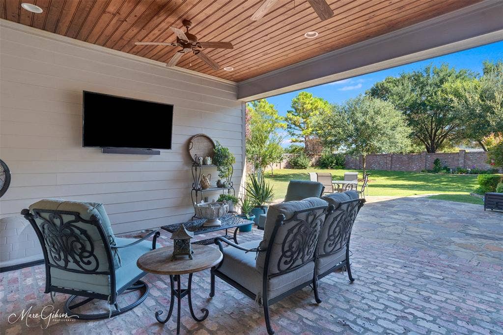 205 Summertree Court, Bossier City, LA 71111