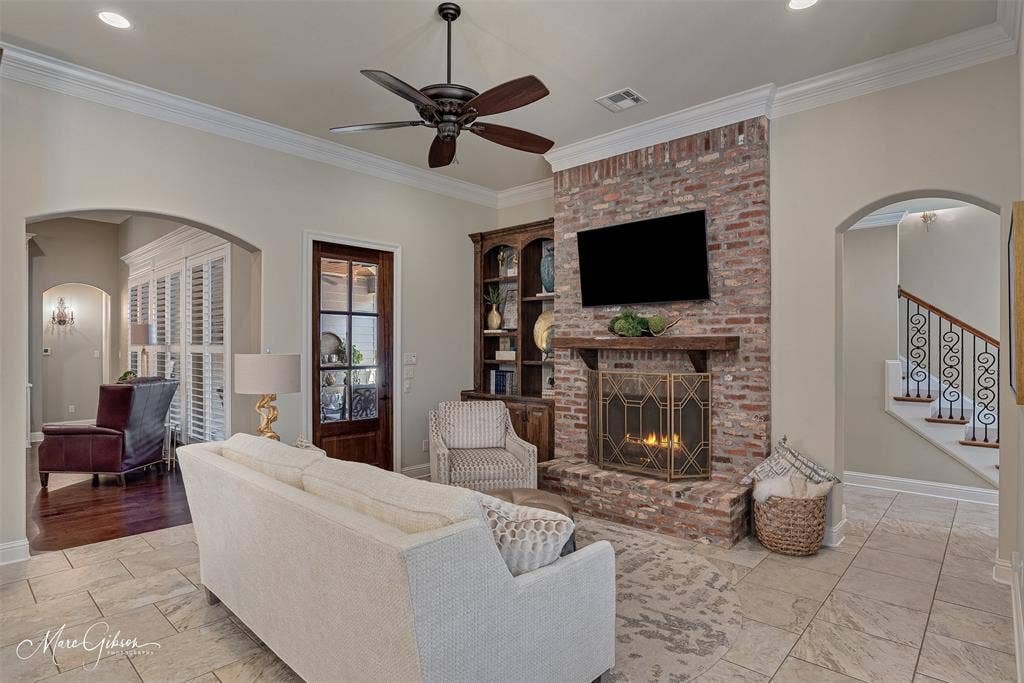 205 Summertree Court, Bossier City, LA 71111