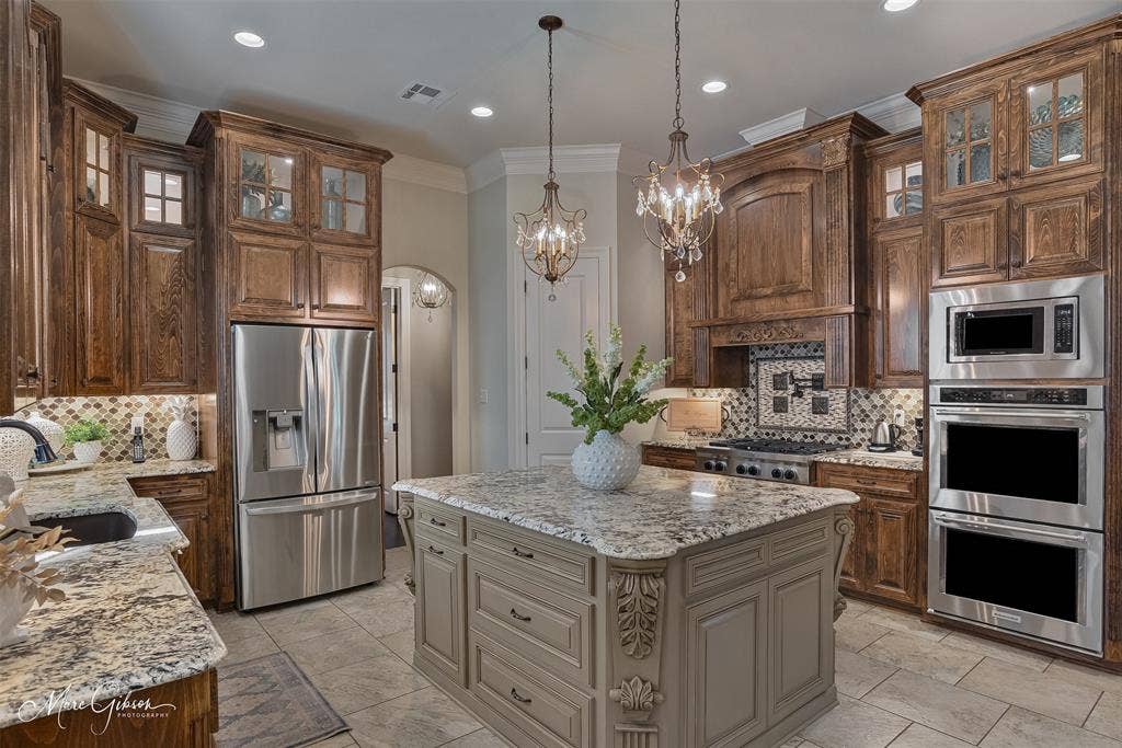 205 Summertree Court, Bossier City, LA 71111