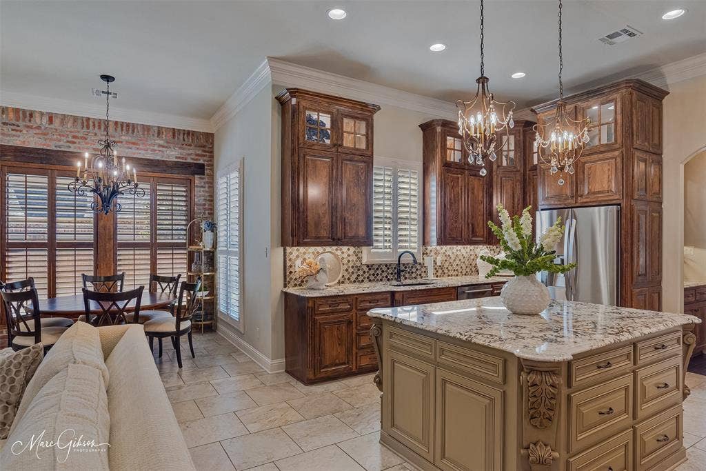 205 Summertree Court, Bossier City, LA 71111