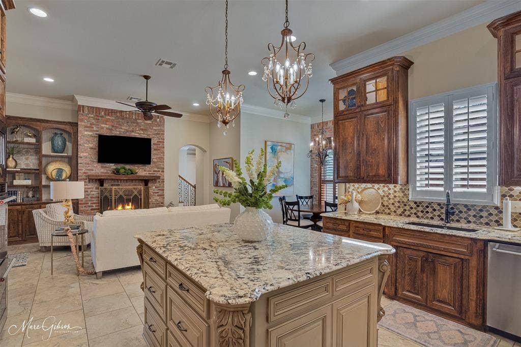 205 Summertree Court, Bossier City, LA 71111