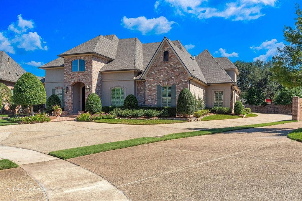 205 Summertree Court, Bossier City, LA 71111