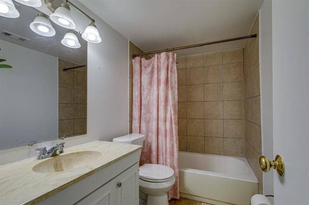 226 Springbranch Drive, Garland, TX 75043 226 Springbranch Drive, Garland, TX 75043